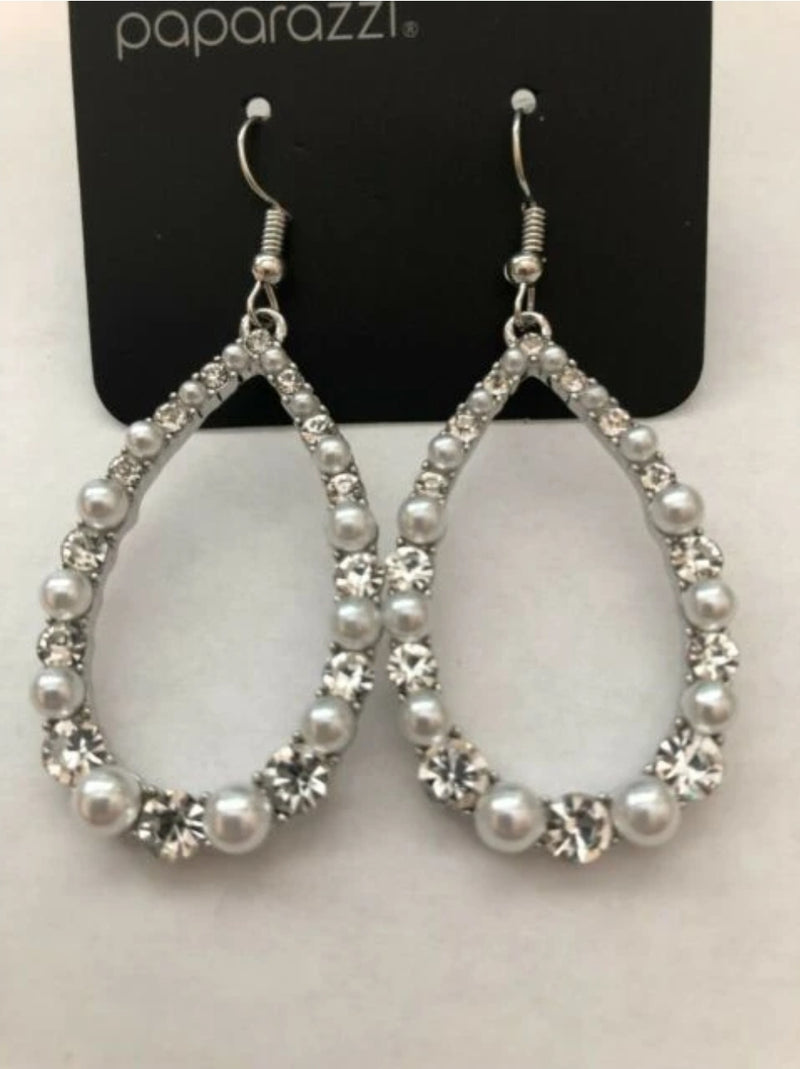 Gala Go-Getter - White Earring